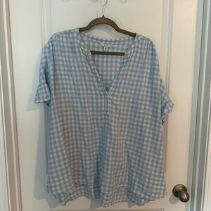 Crown & Ivy Relaxed Blue and White Short Sleeve Blouse